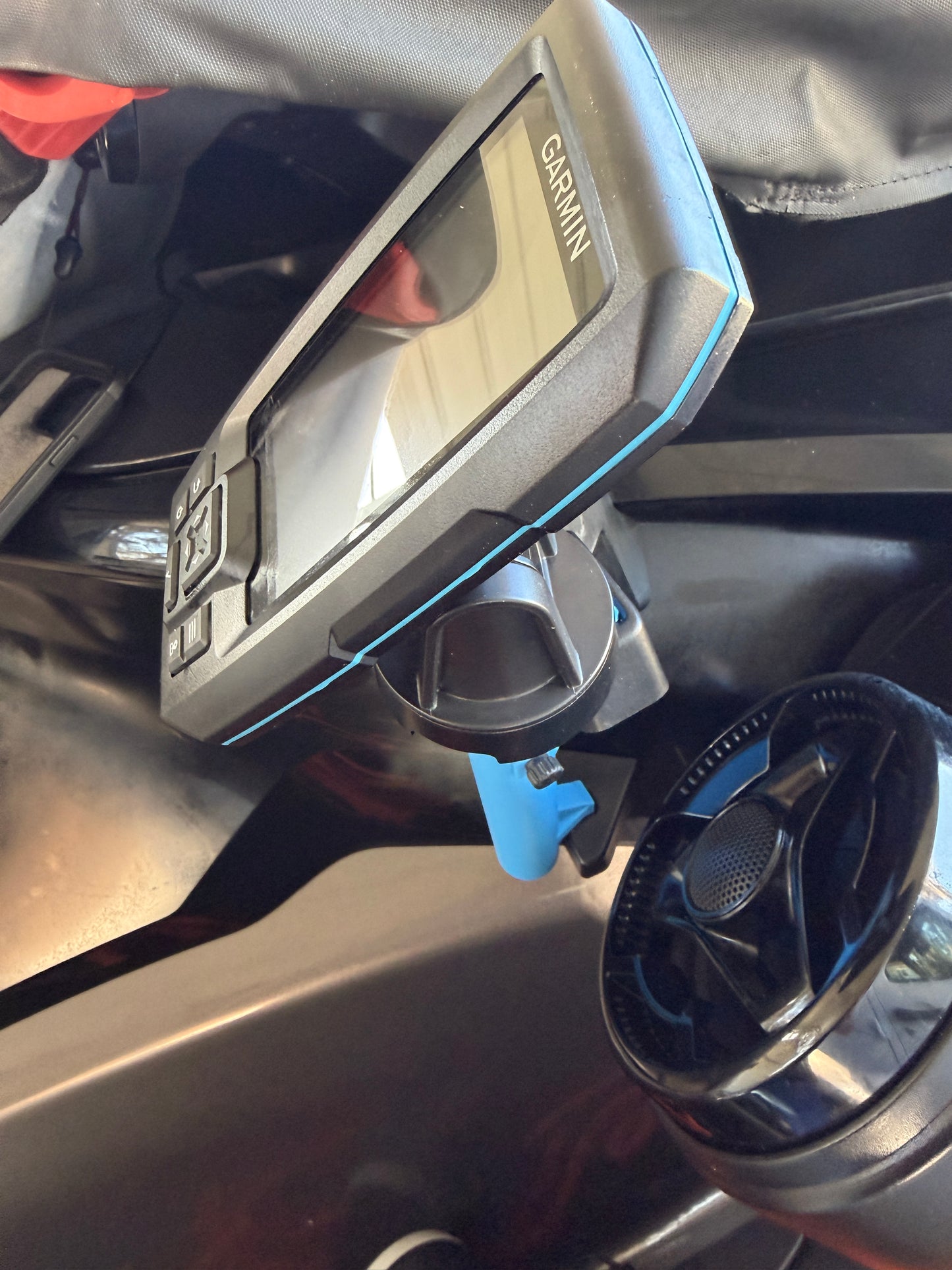 GARMIN mount for the SEADOO skis. Mount your Garmin striker in seconds!