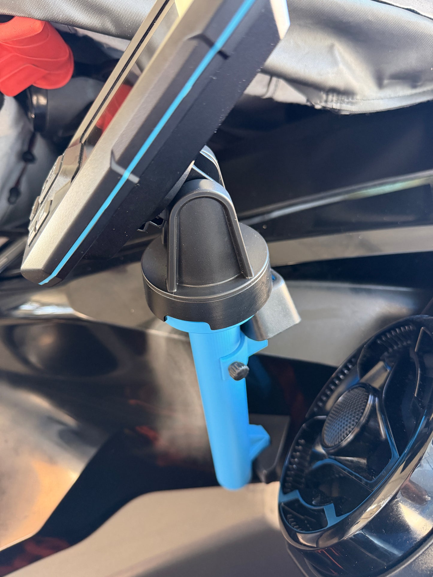 GARMIN mount for the SEADOO skis. Mount your Garmin striker in seconds!